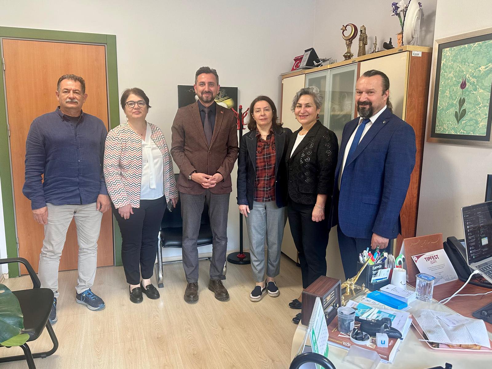 Kocaeli Tabip Odası Yönetim Kurulu olarak seçim sonrası ziyaretler kapsamında KOÜ Tıp Fak.Hast. Başhekim Yard. KBB Uzm. Doç. Dr. Fatih MUTLU’yu ziyaret ettik.